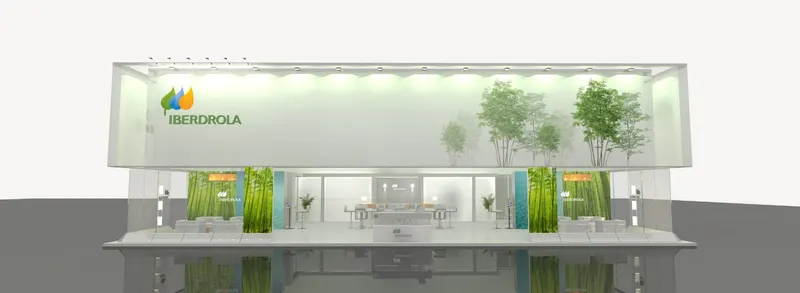 Stand de gran formato para una energética: cuerpo superior retroiluminado, frente acristalado, zonas lounge y gráfica de vegetación