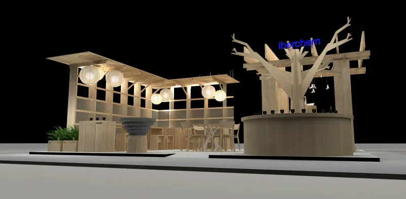 Perspectiva nocturna: cubierta iluminada con farolillos, pérgola de madera, árbol escultórico, jardineras con helechos y pila de agua central