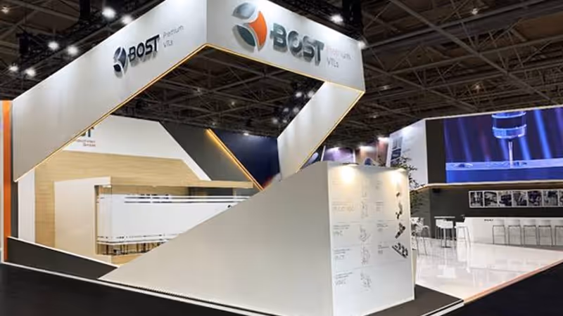 Construcción de stand de gran formato en carpintería de madera para BOST en EMO 2023
