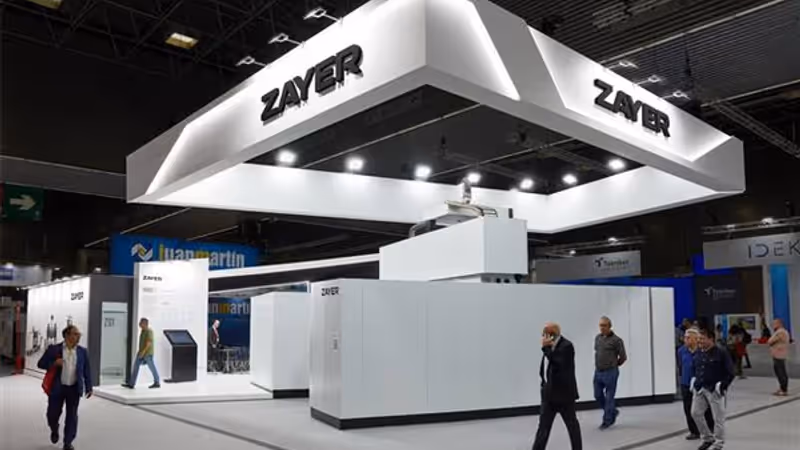 Stand de carpintería a medida y espacio de exposición de maquinaria para Zayer en BIEMH 2022