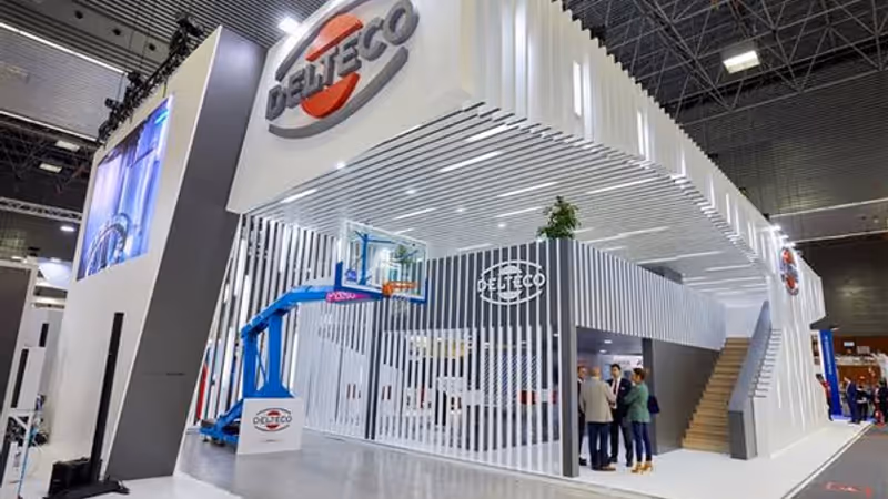 Gran stand ferial de carpintería y acabados lacados para Delteco en BIEMH 2018